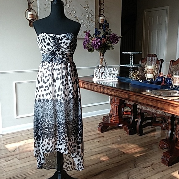 Charlotte Russe Strapless High Low Dress. Size M - Picture 5 of 17